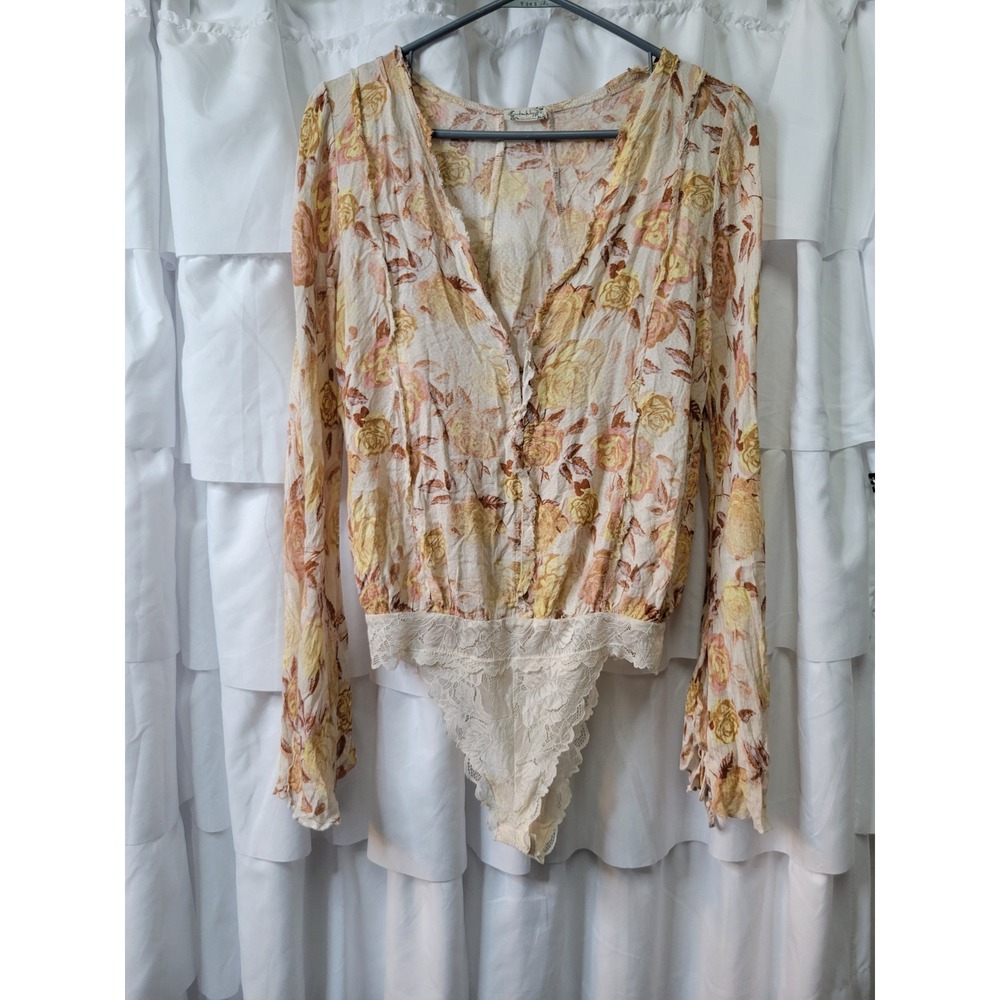 Free People Floral Lace‎ Trim Bodysuit Yellow Rose V-Neck Bell Sleeve Small 1825